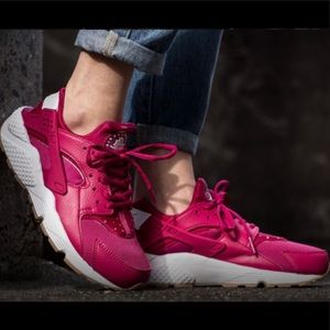 Nike Air Huarache Women’s Pink Sneaker Size 10